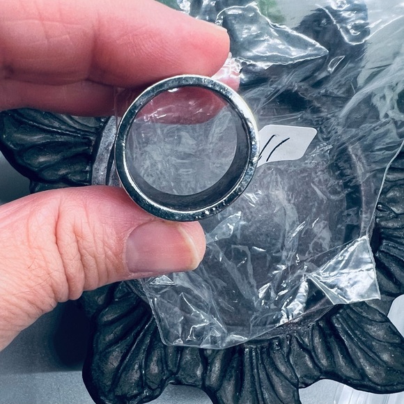 Men's Silver Tribal Pattern Ring Size 11 Costume Jewelry - Picture 4 of 5